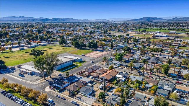 415 N Santa Fe, Hemet, CA 92543
