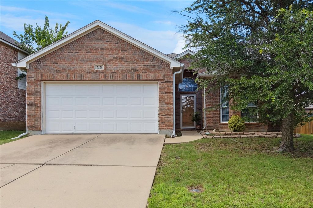 2329 Moccassin Lane, Fort Worth, TX 76177