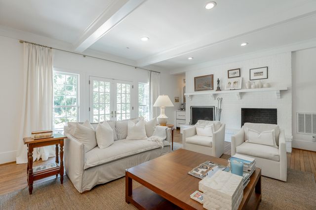 73 W Bartram Road, Lookout Mountain, TN 37350