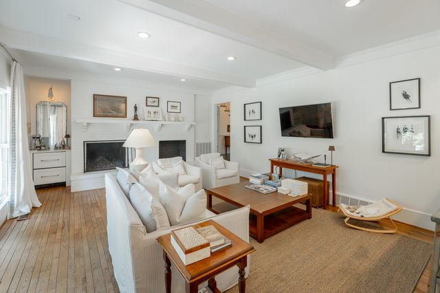 73 W Bartram Road, Lookout Mountain, TN 37350