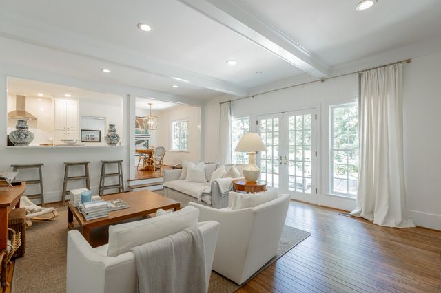 73 W Bartram Road, Lookout Mountain, TN 37350