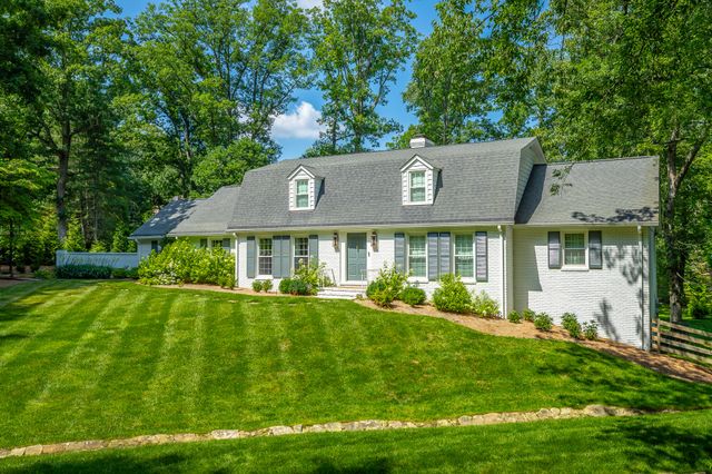 73 W Bartram Road, Lookout Mountain, TN 37350