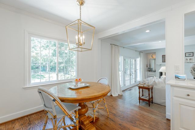 73 W Bartram Road, Lookout Mountain, TN 37350