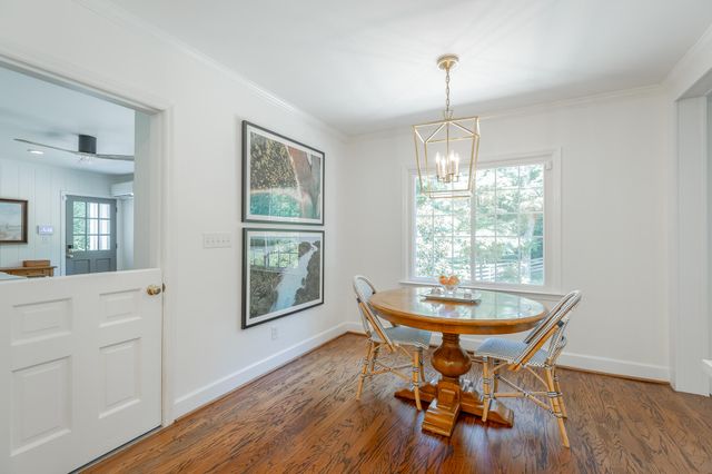 73 W Bartram Road, Lookout Mountain, TN 37350