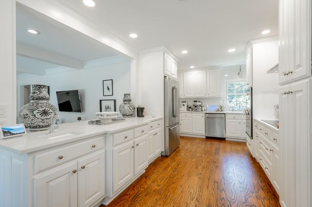 73 W Bartram Road, Lookout Mountain, TN 37350