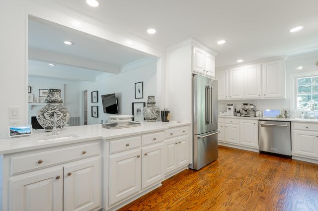 73 W Bartram Road, Lookout Mountain, TN 37350