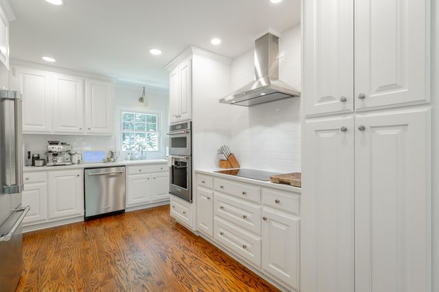 73 W Bartram Road, Lookout Mountain, TN 37350