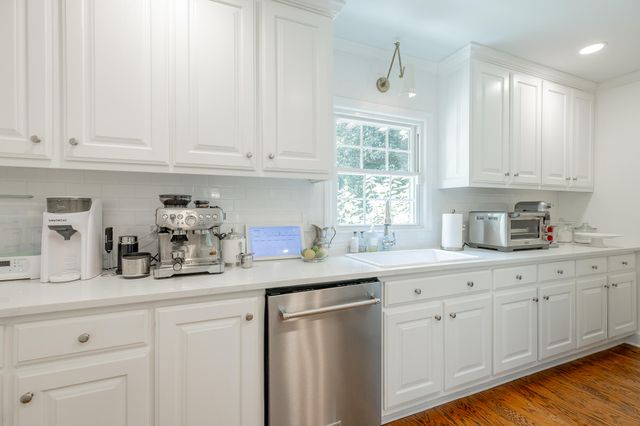 73 W Bartram Road, Lookout Mountain, TN 37350