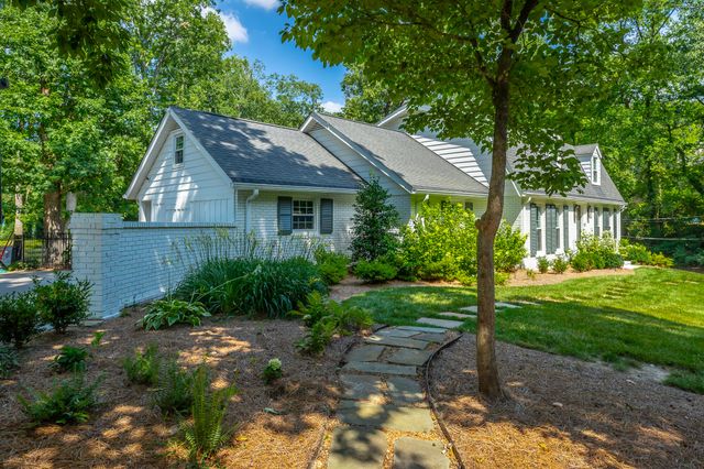 73 W Bartram Road, Lookout Mountain, TN 37350
