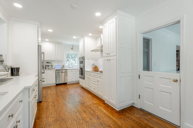 73 W Bartram Road, Lookout Mountain, TN 37350