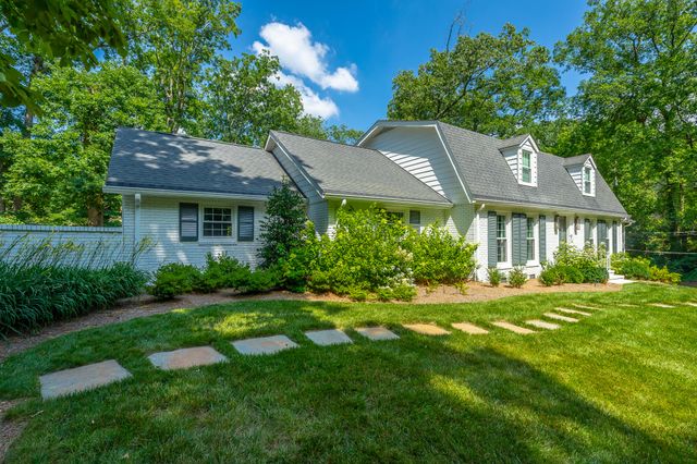73 W Bartram Road, Lookout Mountain, TN 37350