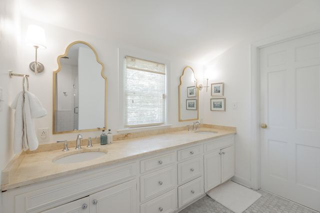 73 W Bartram Road, Lookout Mountain, TN 37350