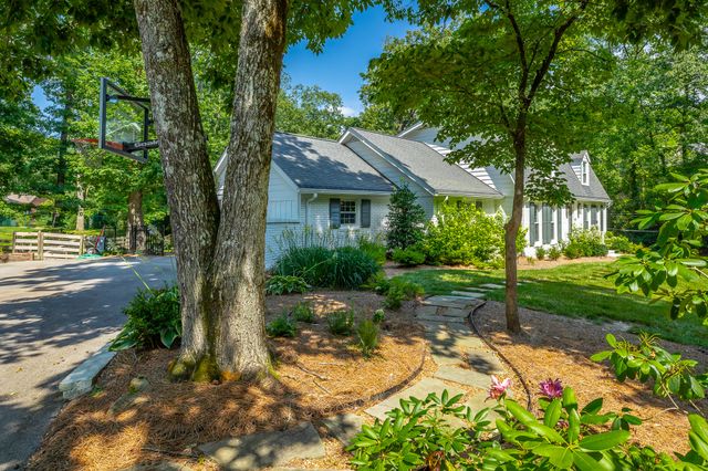 73 W Bartram Road, Lookout Mountain, TN 37350