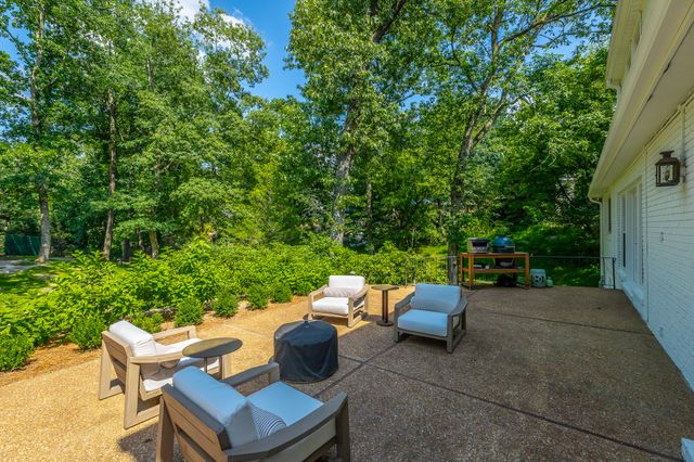 73 W Bartram Road, Lookout Mountain, TN 37350