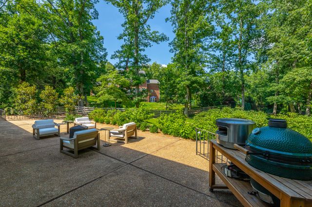73 W Bartram Road, Lookout Mountain, TN 37350