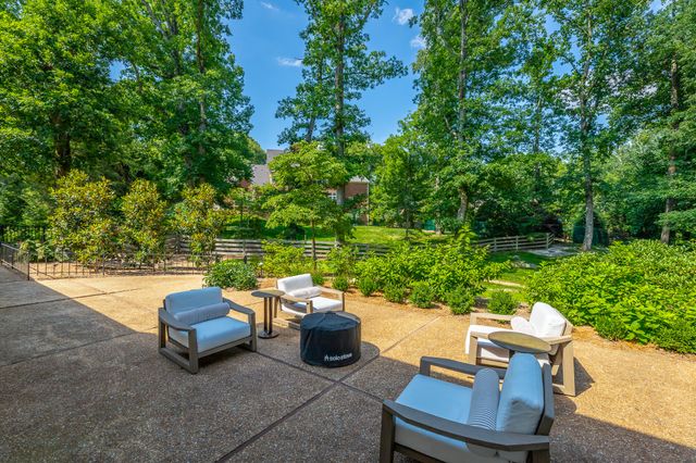 73 W Bartram Road, Lookout Mountain, TN 37350