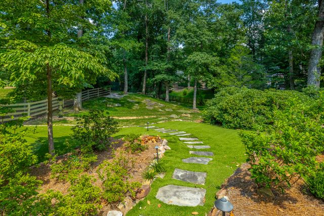 73 W Bartram Road, Lookout Mountain, TN 37350