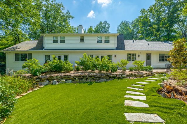 73 W Bartram Road, Lookout Mountain, TN 37350
