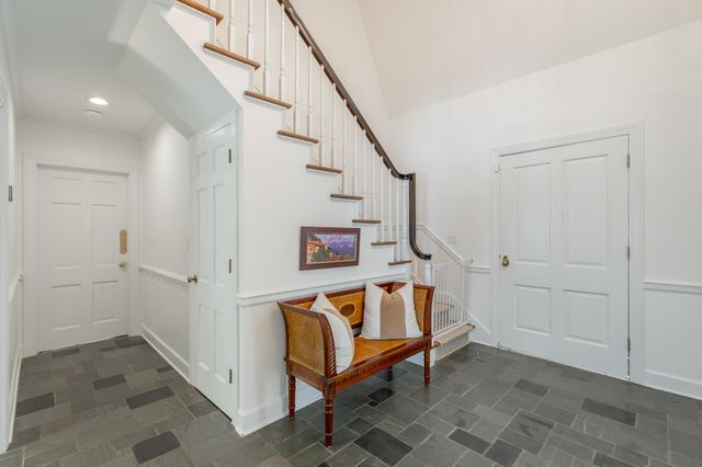 73 W Bartram Road, Lookout Mountain, TN 37350