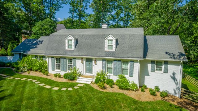 73 W Bartram Road, Lookout Mountain, TN 37350