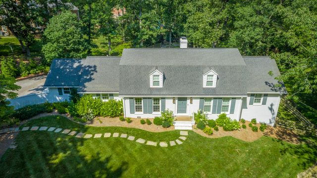 73 W Bartram Road, Lookout Mountain, TN 37350