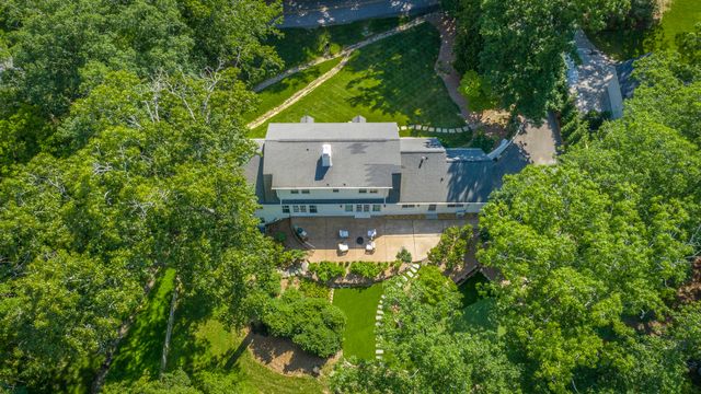73 W Bartram Road, Lookout Mountain, TN 37350