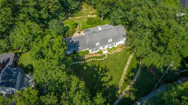 73 W Bartram Road, Lookout Mountain, TN 37350