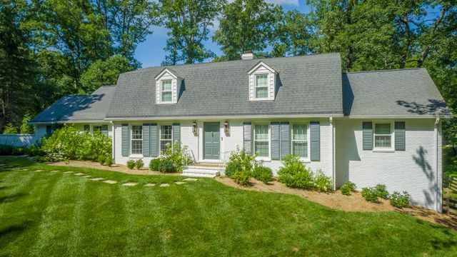 73 W Bartram Road, Lookout Mountain, TN 37350