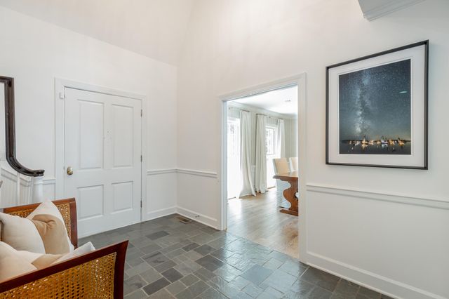 73 W Bartram Road, Lookout Mountain, TN 37350