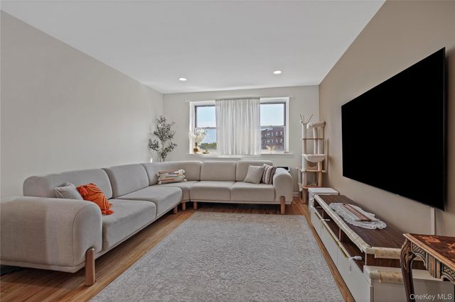 151-25 88th Street 4E, Howard Beach, NY 11414