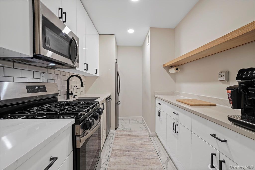 151-25 88th Street 4E, Howard Beach, NY 11414