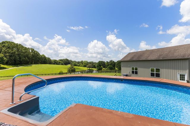 1301 Yellow Creek Rd, Dickson, TN 37055