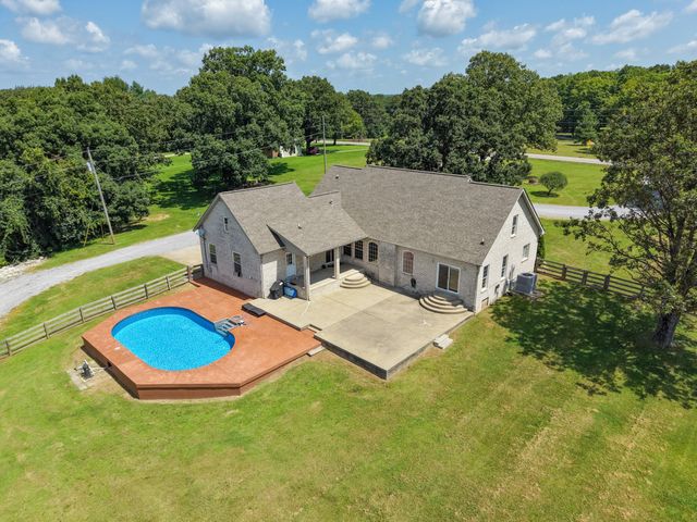 1301 Yellow Creek Rd, Dickson, TN 37055