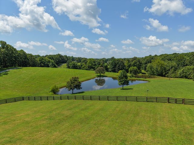 1301 Yellow Creek Rd, Dickson, TN 37055