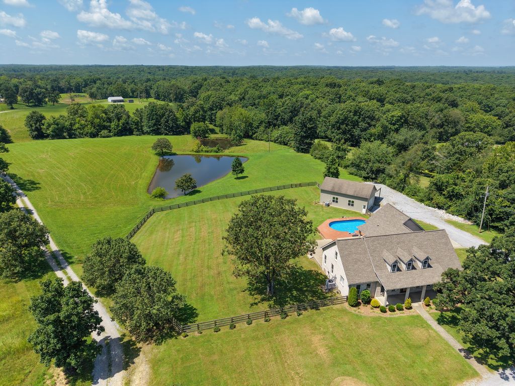 1301 Yellow Creek Rd, Dickson, TN 37055
