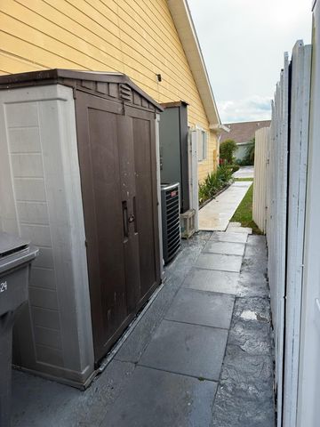 1570 Royal Forest Court, West Palm Beach, FL 33406