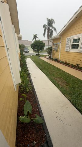 1570 Royal Forest Court, West Palm Beach, FL 33406