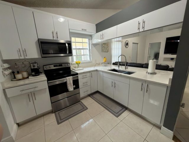 1570 Royal Forest Court, West Palm Beach, FL 33406