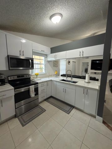 1570 Royal Forest Court, West Palm Beach, FL 33406