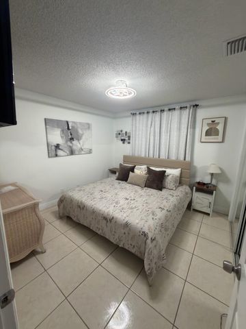 1570 Royal Forest Court, West Palm Beach, FL 33406