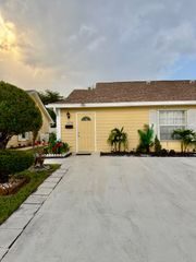 1570 Royal Forest Court, West Palm Beach, FL 33406