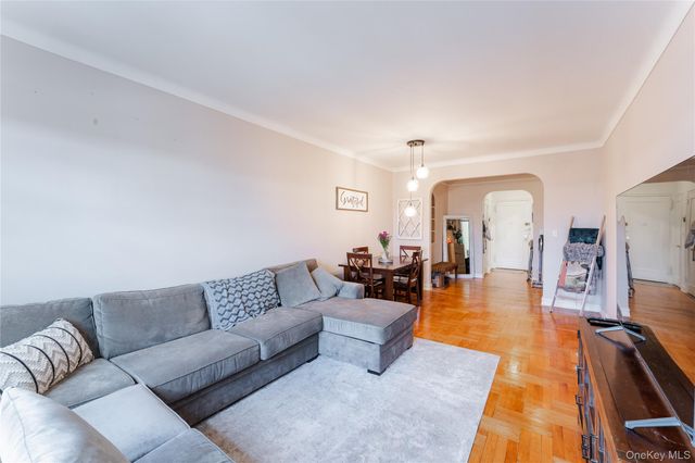 55 Grand Avenue 5A, Rockville Centre, NY 11570