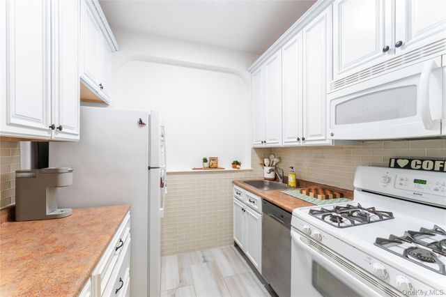 55 Grand Avenue 5A, Rockville Centre, NY 11570