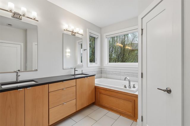 2872 Buena Vista Drive, Clive, IA 50325