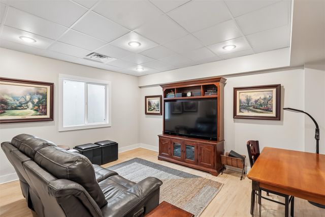 2872 Buena Vista Drive, Clive, IA 50325