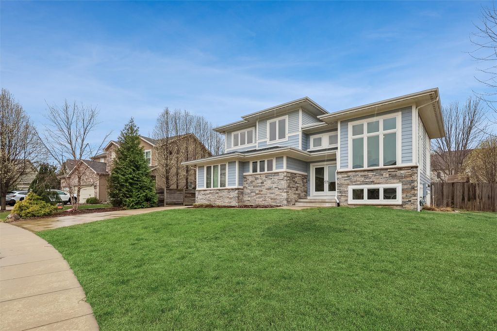 2872 Buena Vista Drive, Clive, IA 50325