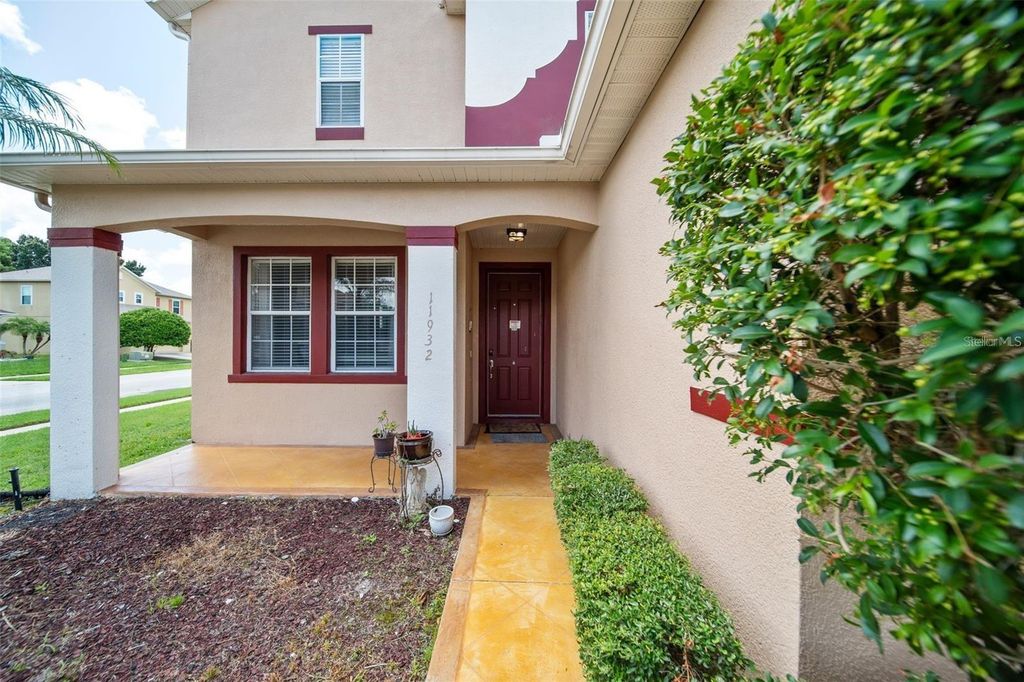 Image 5 of property listing at 11932 OLD GLORY DRIVE, Orlando, FL 32837