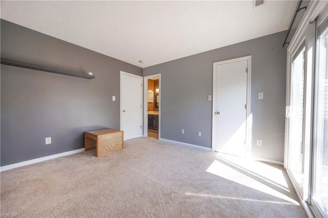 415 S Hill LN, Chesapeake, VA 23322