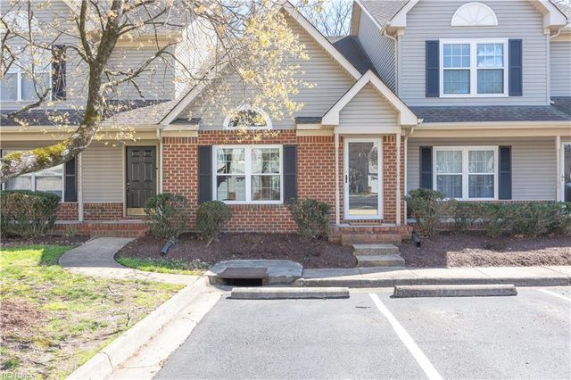 415 S Hill LN, Chesapeake, VA 23322