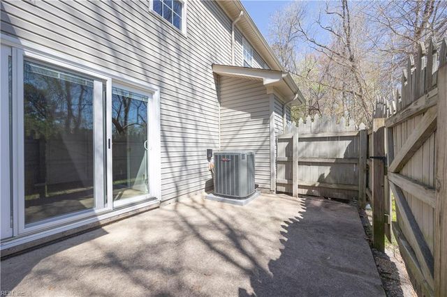 415 S Hill LN, Chesapeake, VA 23322